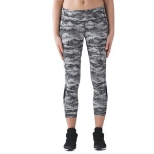 Lululemon Leggings Crop Grey Black Pattern Workout Bottoms Pants